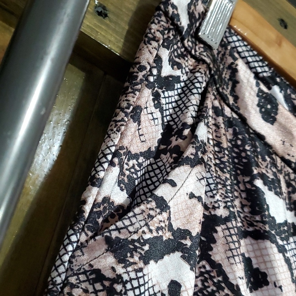 MILK AND HONEY SNAKESKIN ANIMAL PRINT FLARE PANTS SIZE MEDIUM MOBWIFE CLUBWEAR - Picture 4 of 9